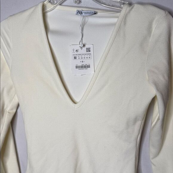 Zara Off White V-Neck Bodysuit. Size Medium. New With Tag. - Picture 3 of 8
